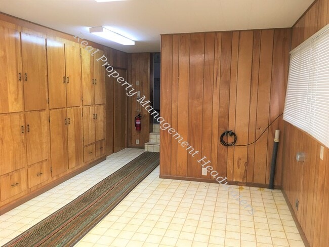 Building Photo - 4 Bedroom 2 Bath Farm House for Rent