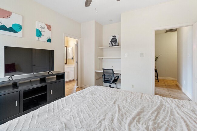 Building Photo - 210 Saddle Blanket