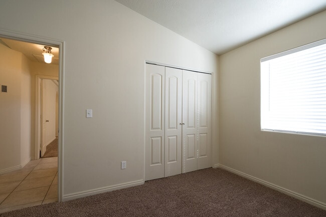 Building Photo - Five bedroom, three bath, 2,300 sq ft town...