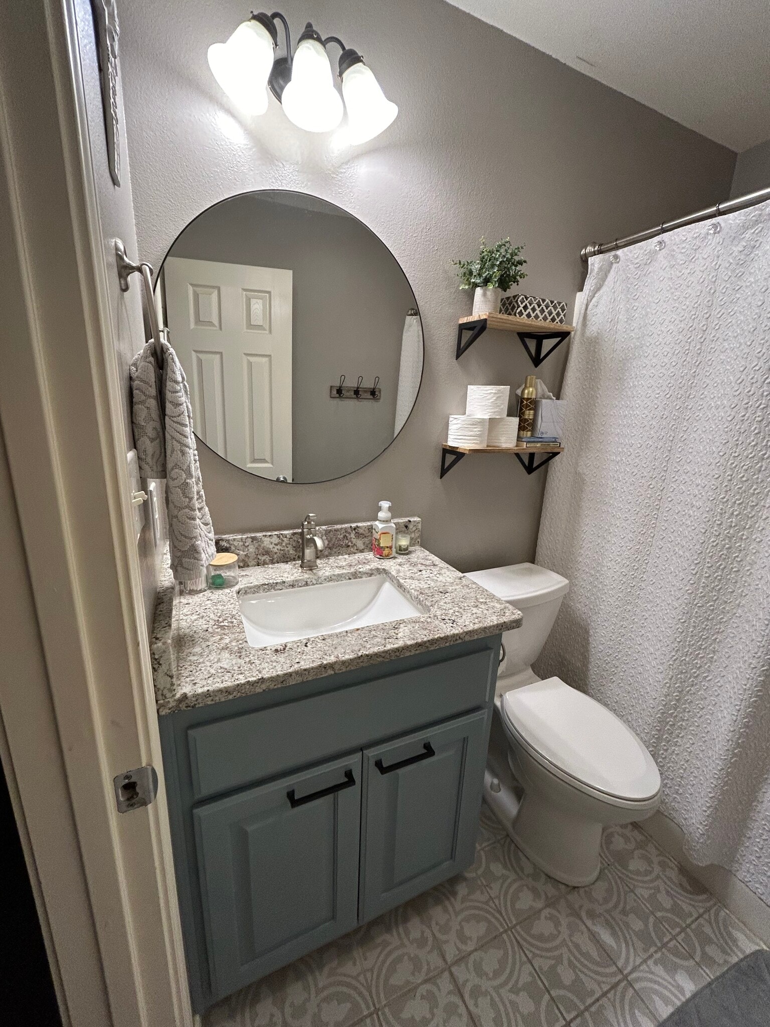 Spare bath - 411 Mason Cir