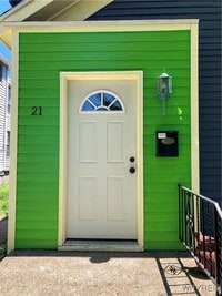 Building Photo - 21 College St