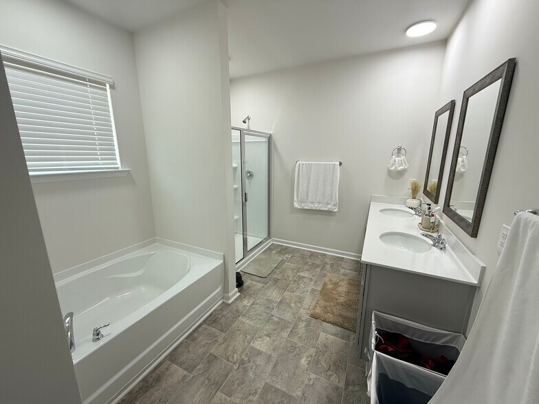 Building Photo - 932 Greyford Ln