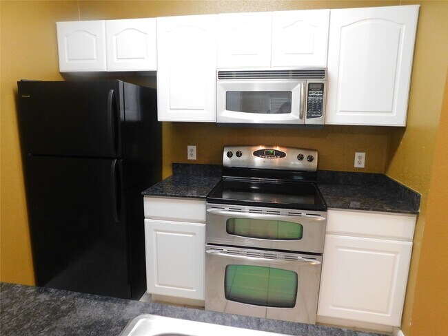 Building Photo - 1330 Old Spanish Trl