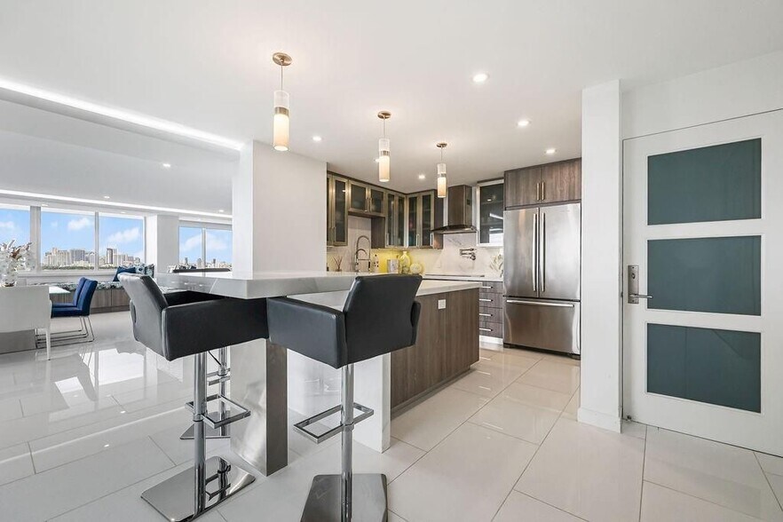 Building Photo - 545 S Fort Lauderdale Beach Blvd