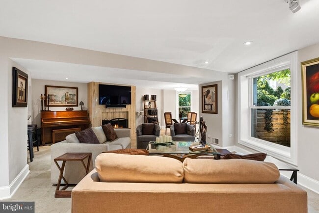 Building Photo - 2131 S St NW