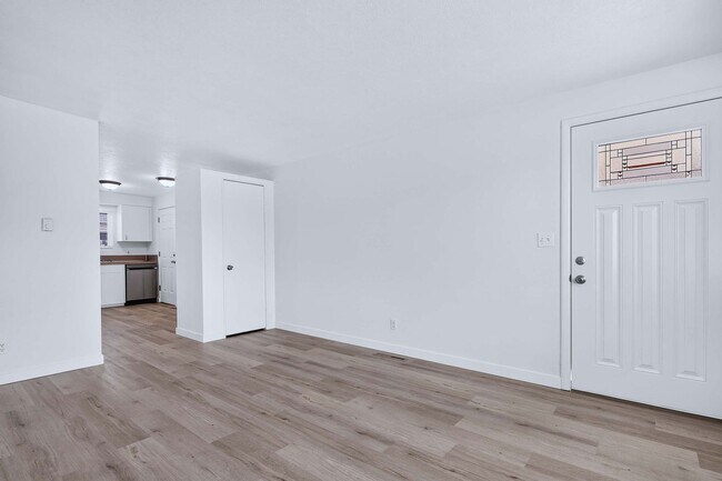 Building Photo - 2bd, 1b Cozy Home awaits in Boise Bench!