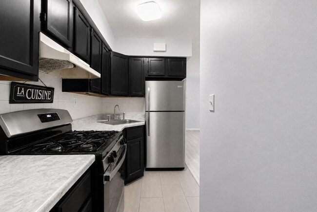 Building Photo - 406 7th St