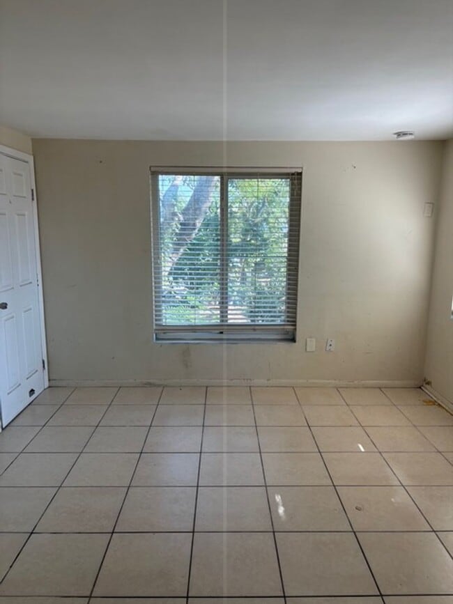 Building Photo - 1418 19th St W