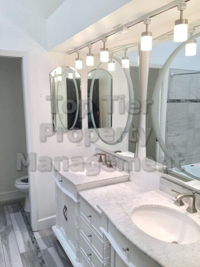 Building Photo - Beautiful 4 Bed / 2 Bath / 2,660 sqft Sing...