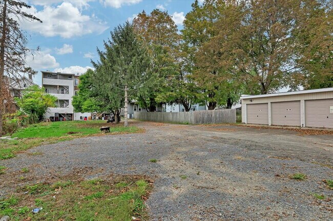 Building Photo - "Spacious 3-Bed Home at 57 1/2 Saratoga Av...
