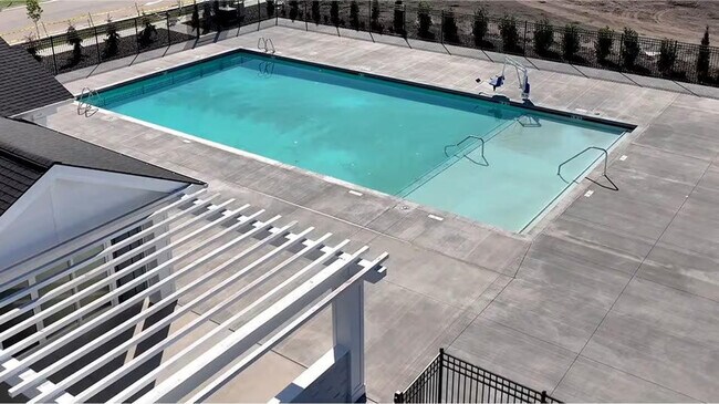 Building Photo - 195 N Nursery Ave