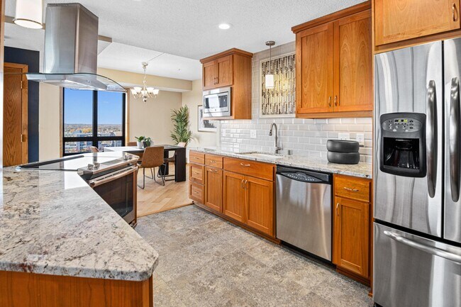 Building Photo - 168 6th St E