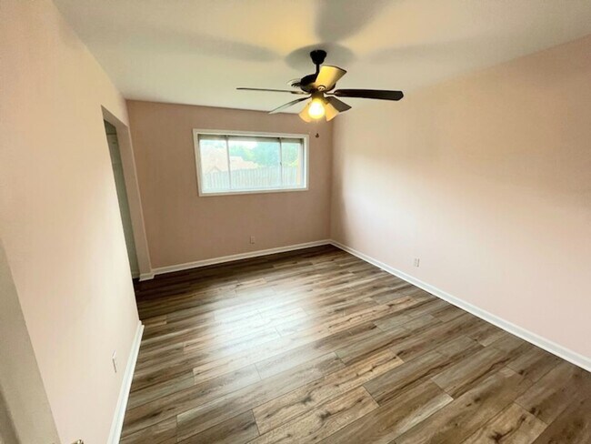 Building Photo - Beautiful home with lots of exterior space!