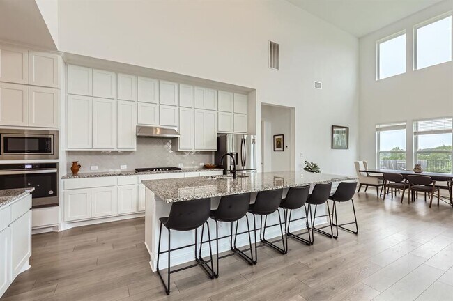 Building Photo - 542 Round Vly Trl