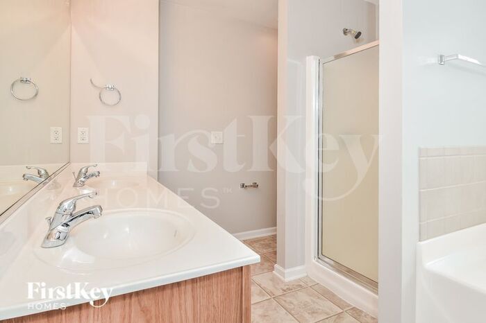 Building Photo - 6015 Trailshead Dr