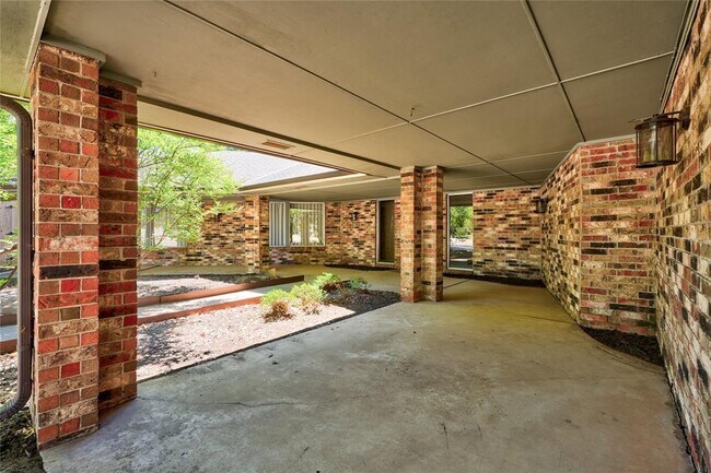 Building Photo - 6325 Glenbrook Ct