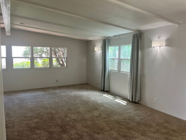 Building Photo - 355 E 400 S
