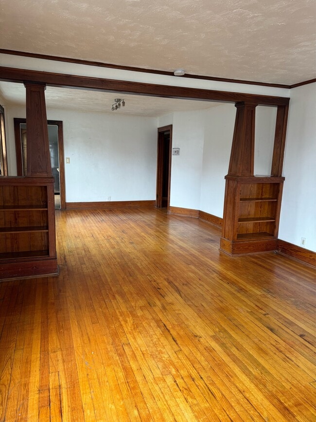 Building Photo - 1401 Mather Ave