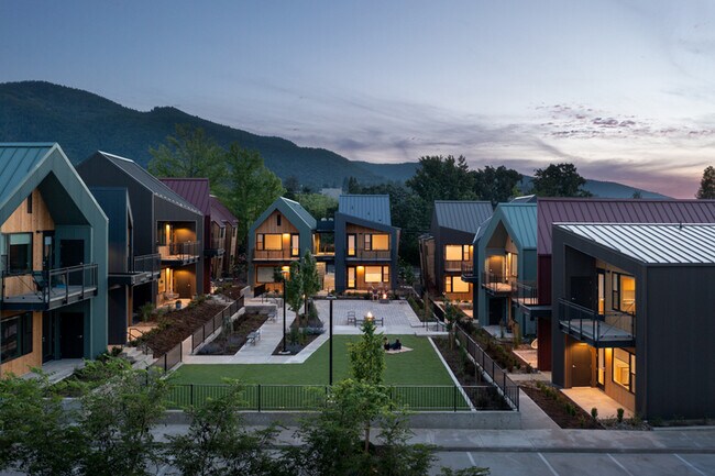 Building Photo - 168 Garfield St