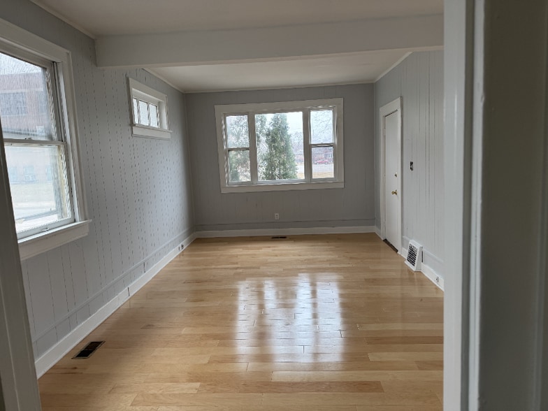 Building Photo - 7100 Arizona Ave