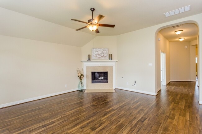 Building Photo - 6122 Garden Lakes Ln
