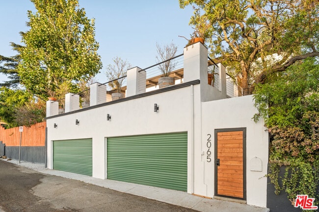 Building Photo - 2065 Kew Dr