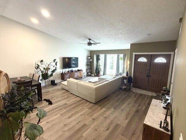 Building Photo - 4492 Brook Dr