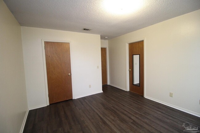 Building Photo - 420 Oak Knoll Ln