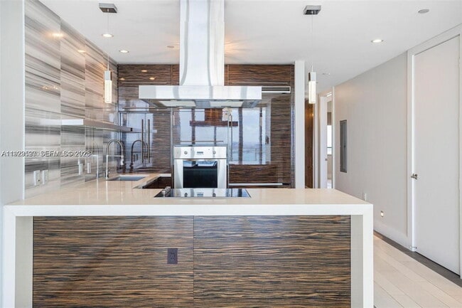 Building Photo - 1100 Biscayne Blvd