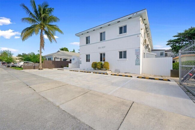 Building Photo - 550 NE 82nd Terrace