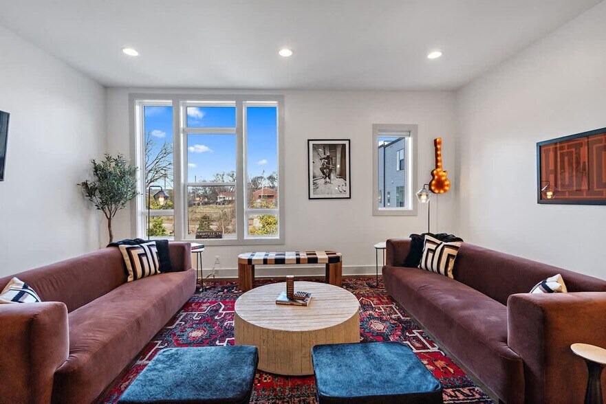 Building Photo - 2702 Delaware Ave