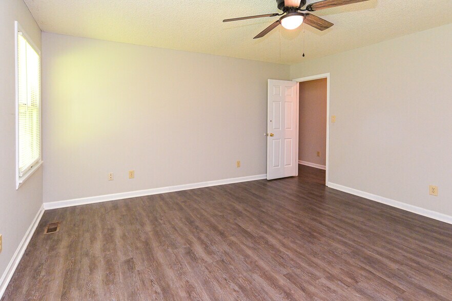 Building Photo - 157 Greenwood Dr