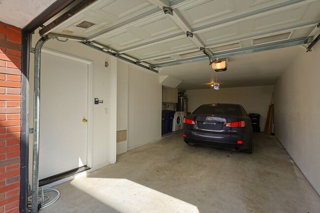 Building Photo - 2 Bed / 2.5 Bath Condo – Walk to Balboa Park!