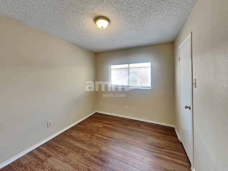 Building Photo - 8043 Cantura Mls