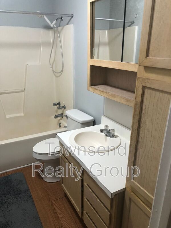 Building Photo - 1930 Gion St