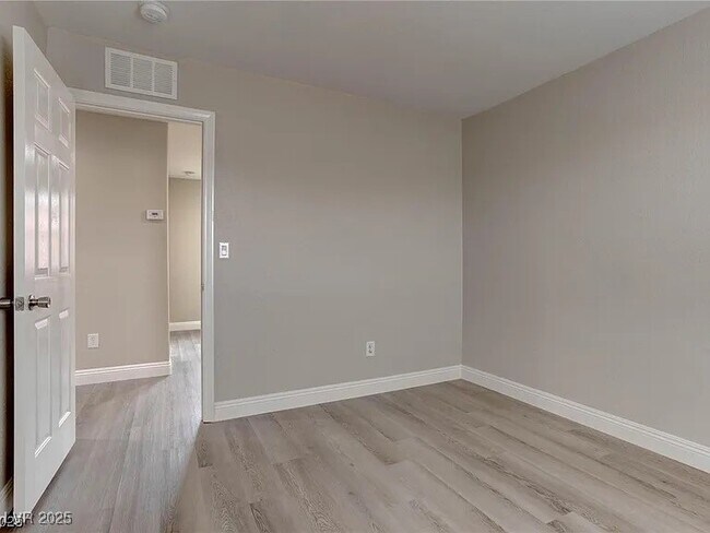 Building Photo - 7021 Town Forest Ave