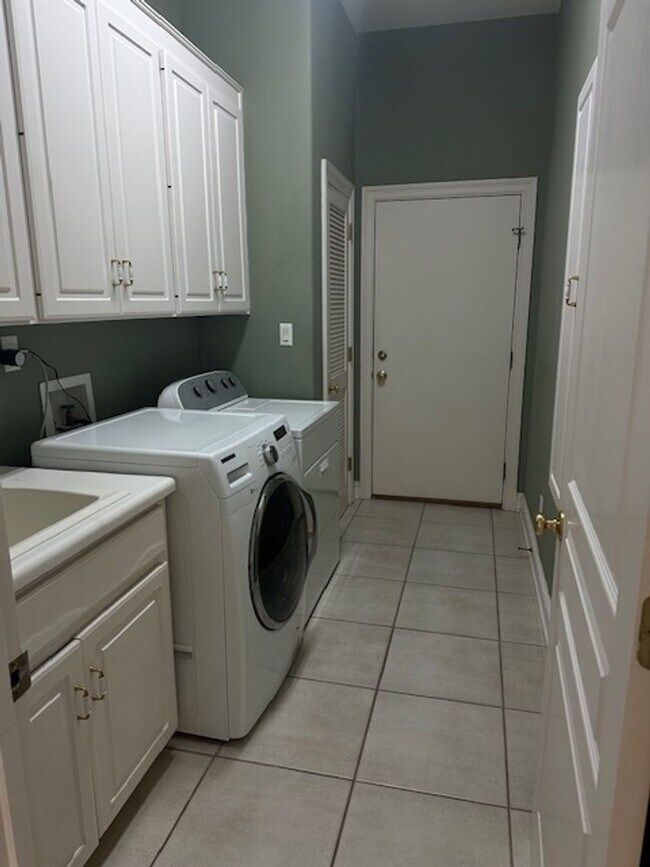 Building Photo - Fabulous Home in Gulf Breeze