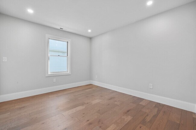 Building Photo - 39 Bonner Ave