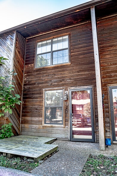 Building Photo - 1370 Oakland Ave