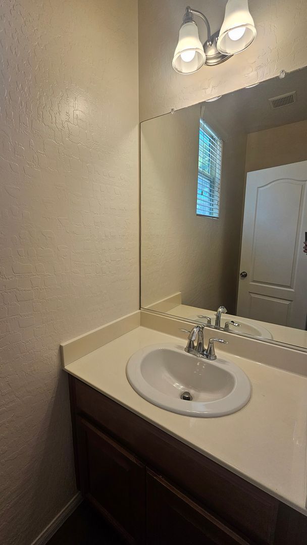 Building Photo - Spacious 4 Bedroom Home with Open Layout & Stunning Backyard