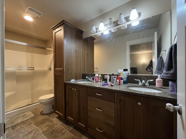 Building Photo - Bright and Modern North Portland Living with Three Bedrooms, Laundry Room & Attached Garage
