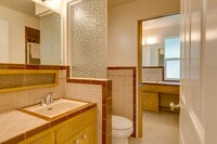 Building Photo - Mercer Island Rambler Available 2/1!