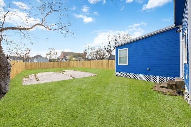 Building Photo - 2214 Stevens St