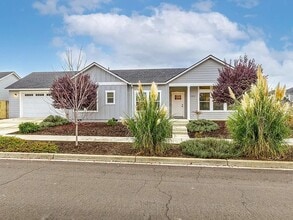 Building Photo - SINGLE LEVEL 3 BEDROOM/ UPGRADES W/ EASY M...
