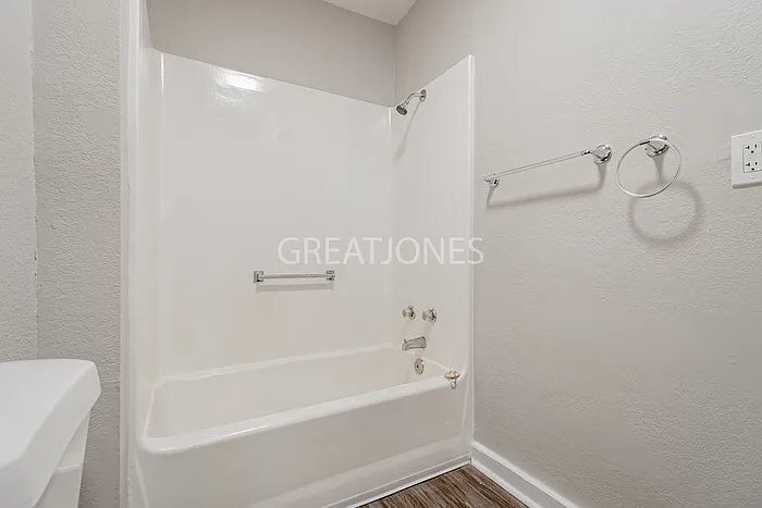 Building Photo - 1000 3rd Ave