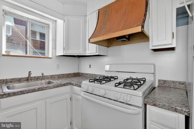 Building Photo - 1617 S Newkirk St