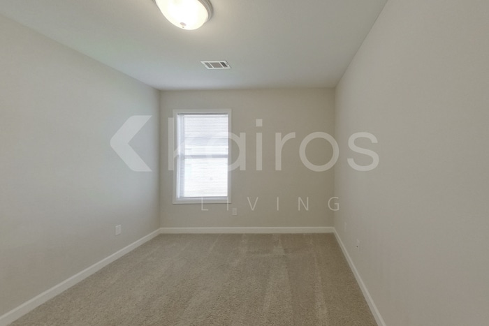 Building Photo - 1396 Maxwell Cir