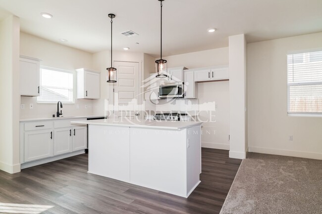 Building Photo - Stunning 4 Bed/3 Bath SW Bakersfield Home ...