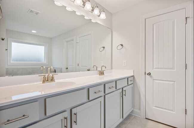Building Photo - 917 Uplands Ln