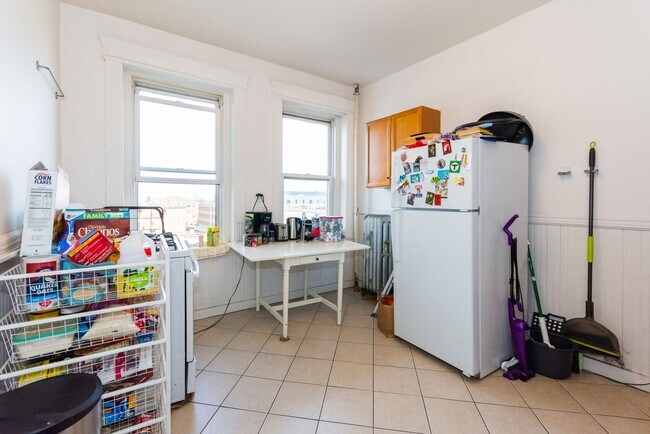 Building Photo - Allston 2 BR Apartment - 9/1/26